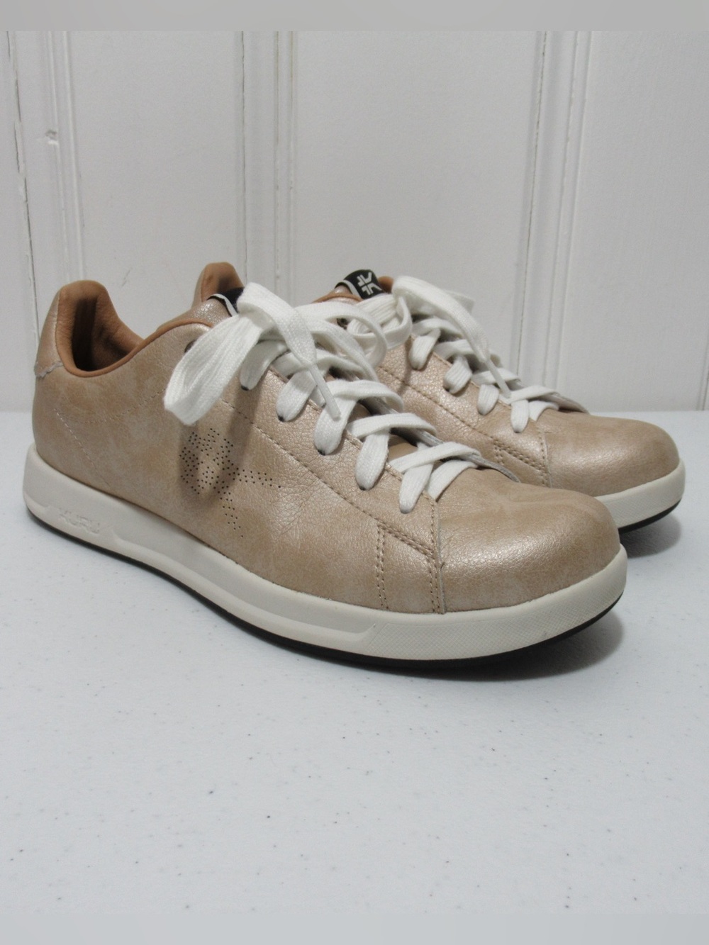 Kuru Roam Metallic Rose Gold Comfort Sneakers Size 9